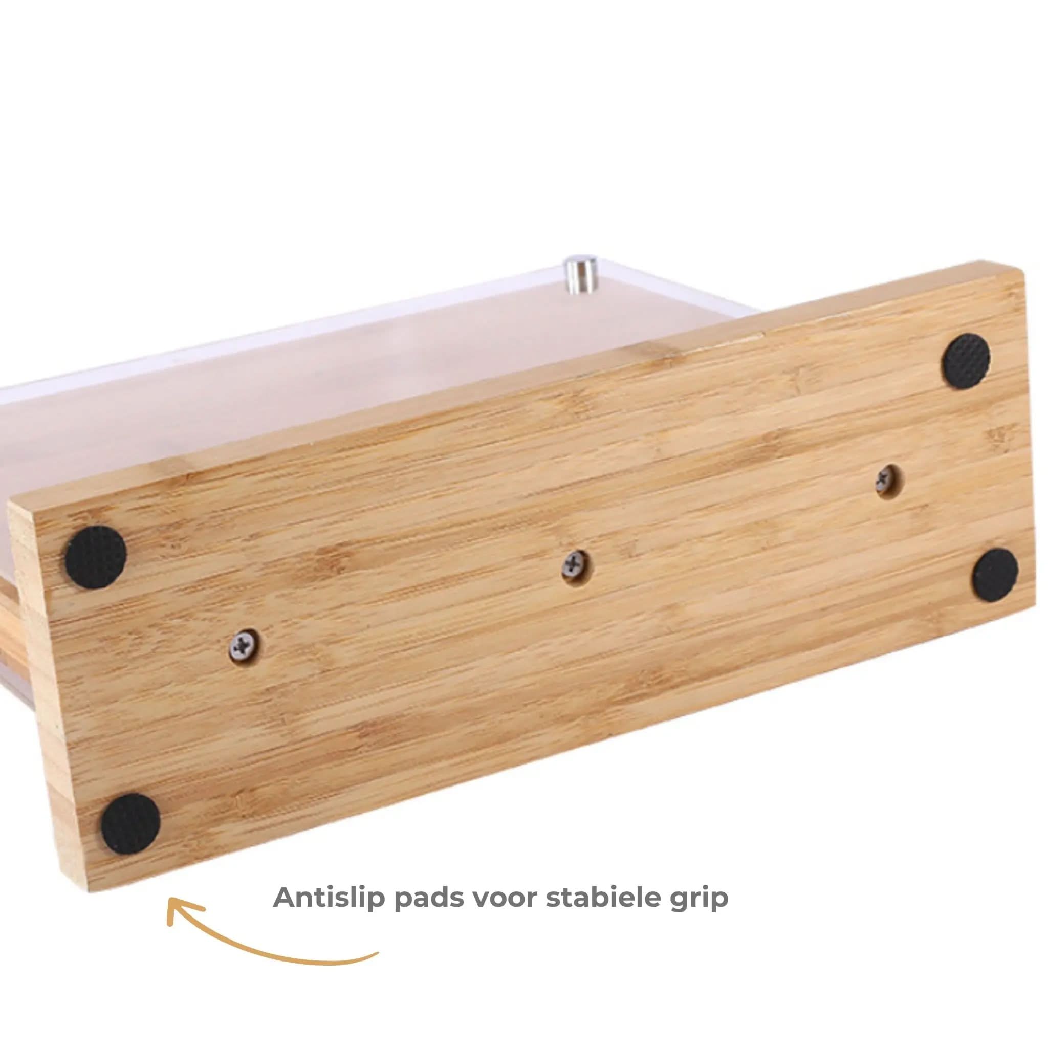 Onderkant van bamboe messenhouder met antislip pads voor stabiele grip