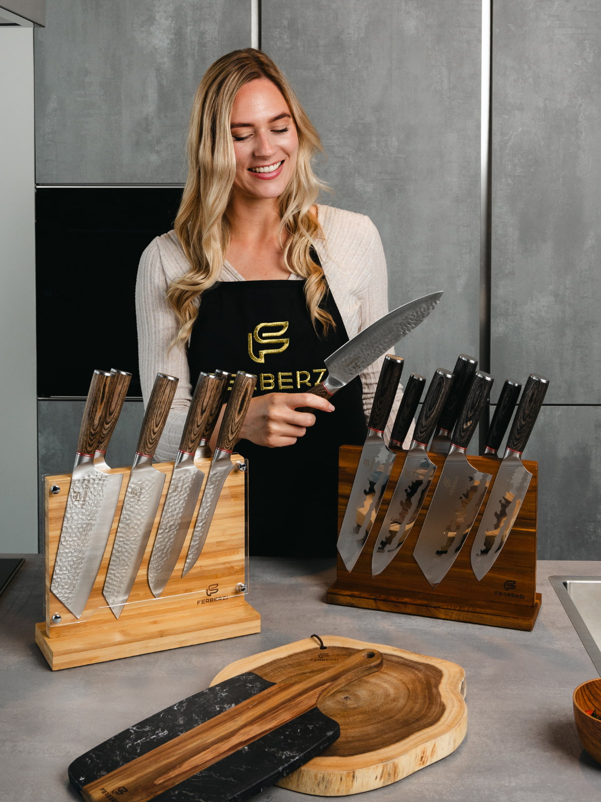 Luxe Ferberzi messensets en snijplanken voor een stijlvolle keukenpresentatie